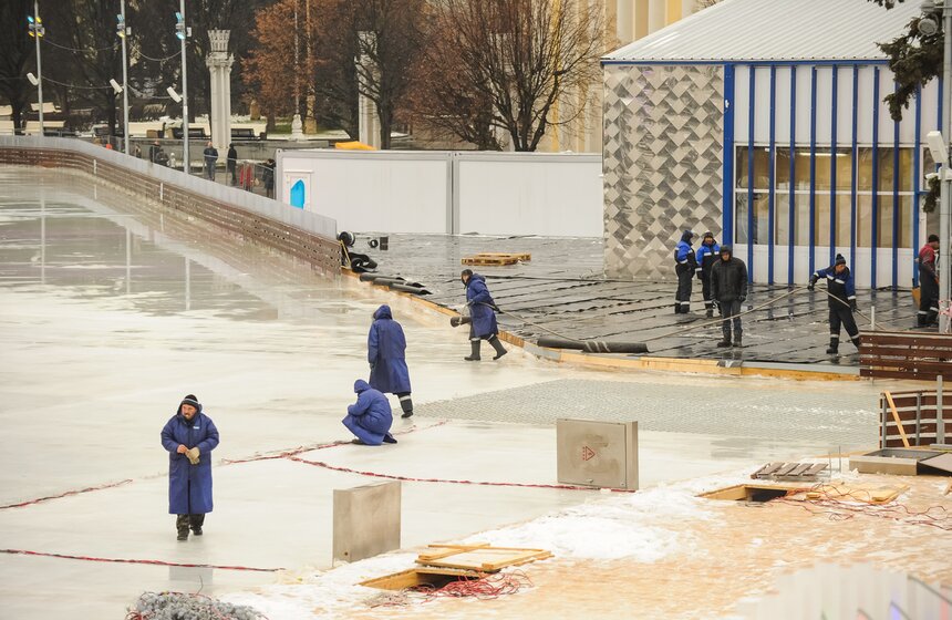 Высшая проба: Илья Авербух первым ступил на главный каток страны 11 фото