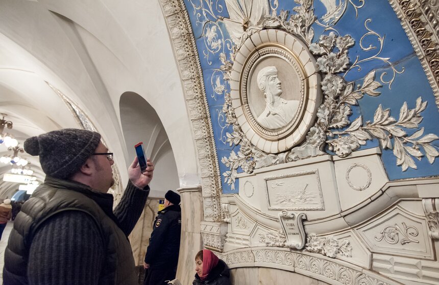 Квест со звездами в московском метро 17 фото