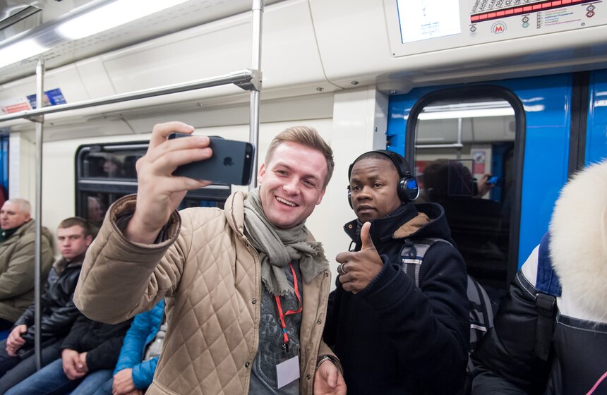 Квест со звездами в московском метро 27 фото