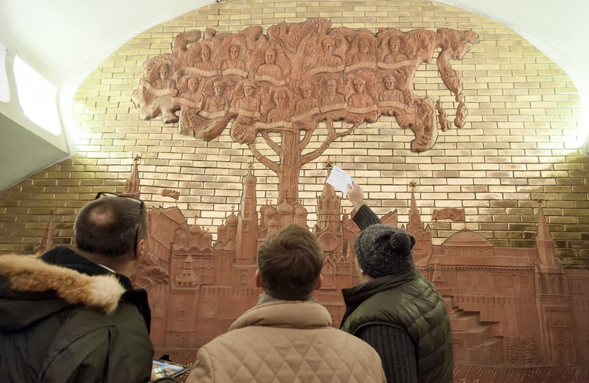 Квест со звездами в московском метро 23 фото