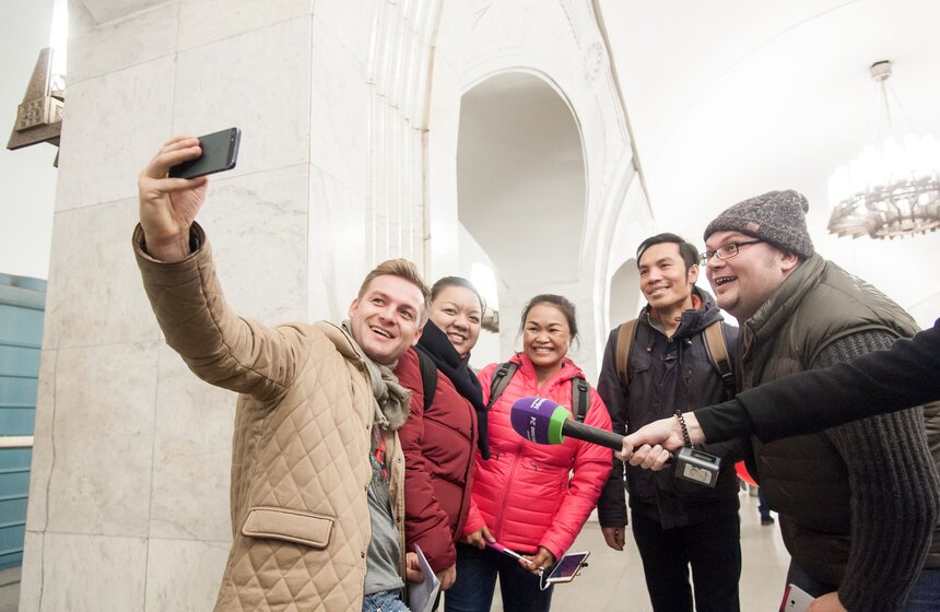 Квест со звездами в московском метро 32 фото