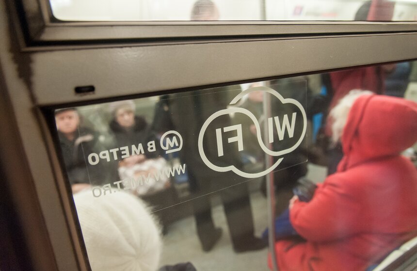 Квест со звездами в московском метро 30 фото