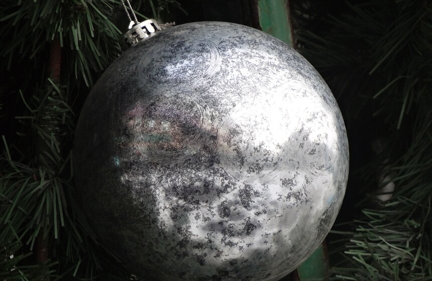 И вот она нарядная: по всему городу поставили елки к Новому году 10 фото