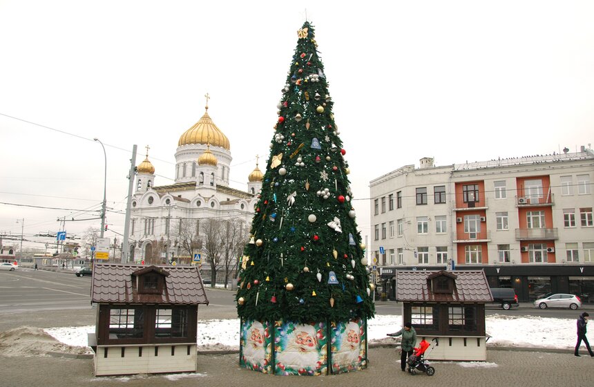 И вот она нарядная: по всему городу поставили елки к Новому году 18 фото