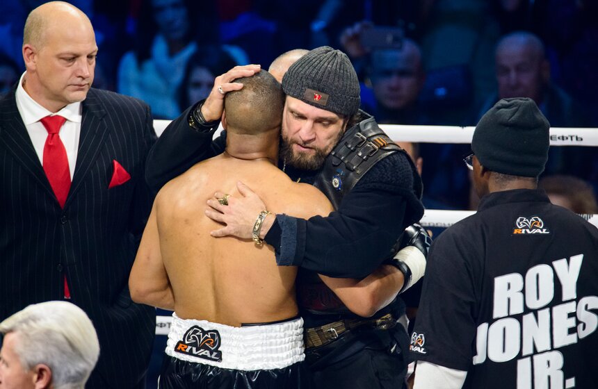 Джонс против Маккаринелли и еще три боя: бокс в "Арене Легенд" 16 фото