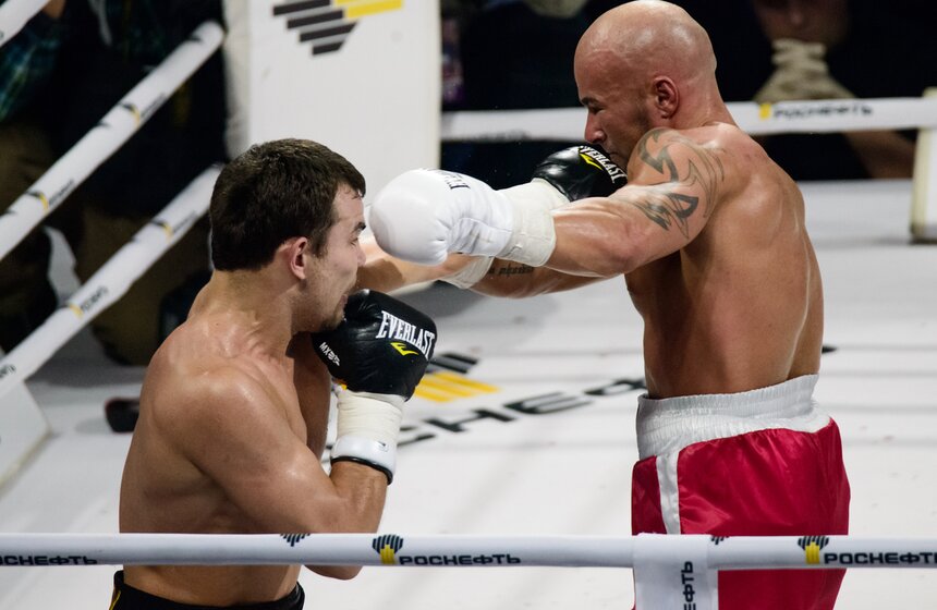 Джонс против Маккаринелли и еще три боя: бокс в "Арене Легенд" 21 фото