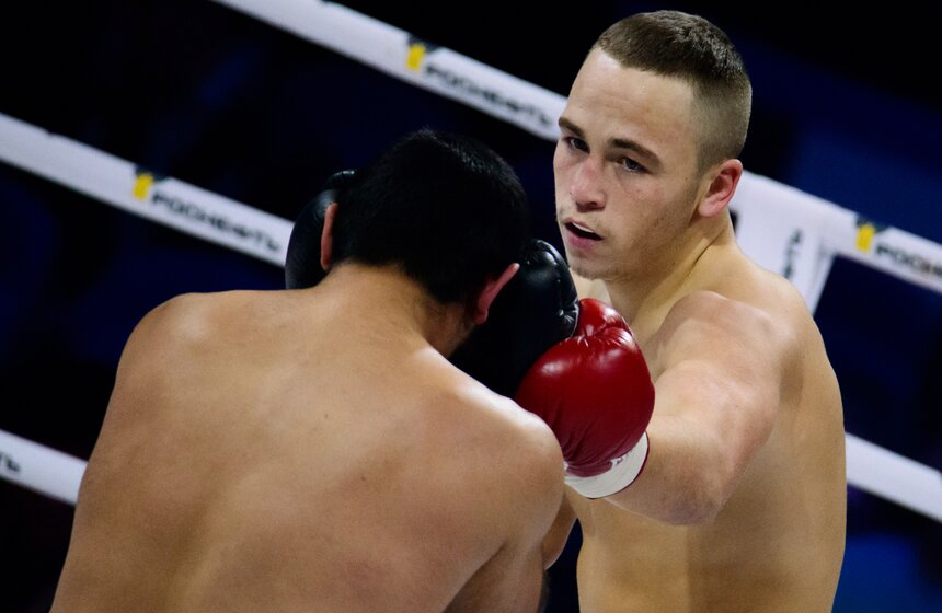 Джонс против Маккаринелли и еще три боя: бокс в "Арене Легенд" 26 фото