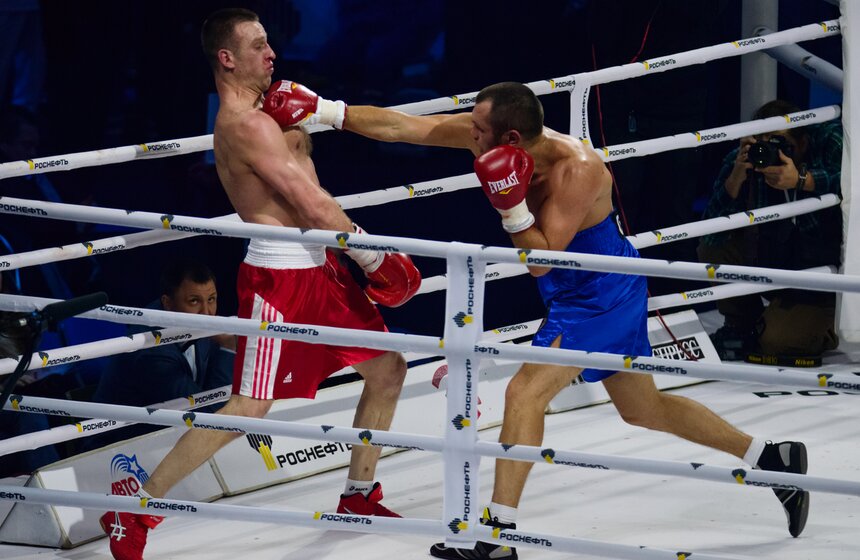 Джонс против Маккаринелли и еще три боя: бокс в "Арене Легенд" 34 фото