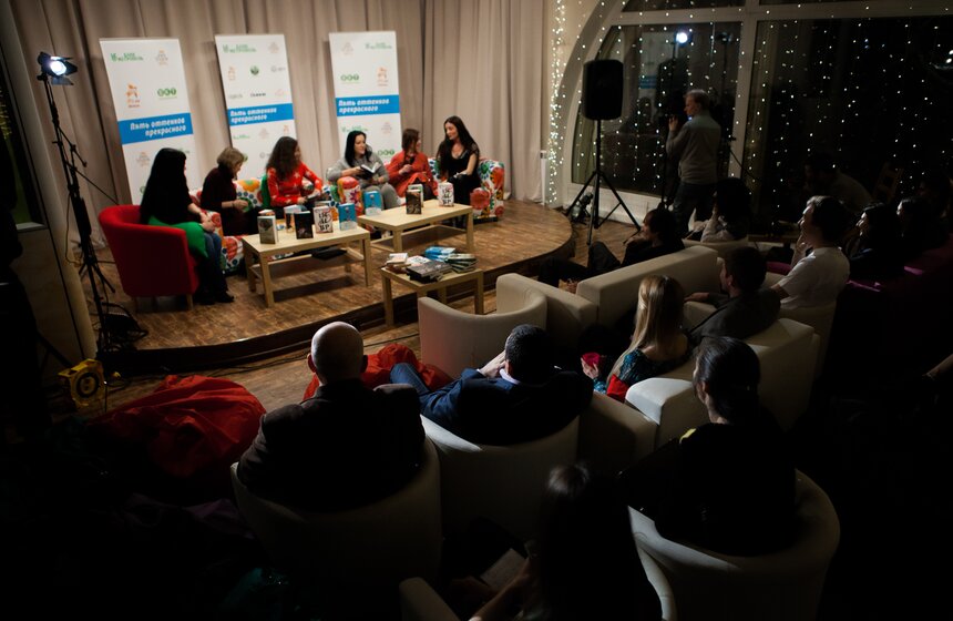 В Москве прошел литературный девичник "5 оттенков прекрасного" 3 фото