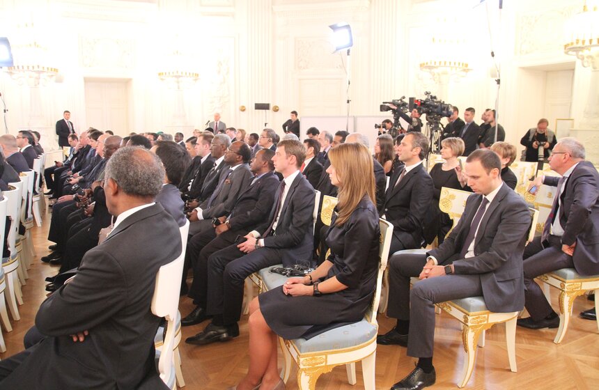 Мэр провел предновогодний прием для дипломатического корпуса 9 фото