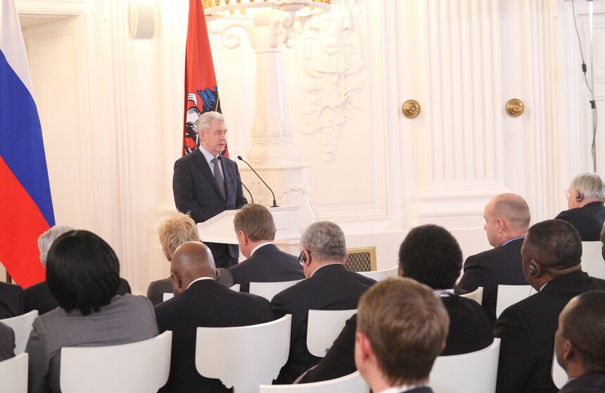 Мэр провел предновогодний прием для дипломатического корпуса 8 фото