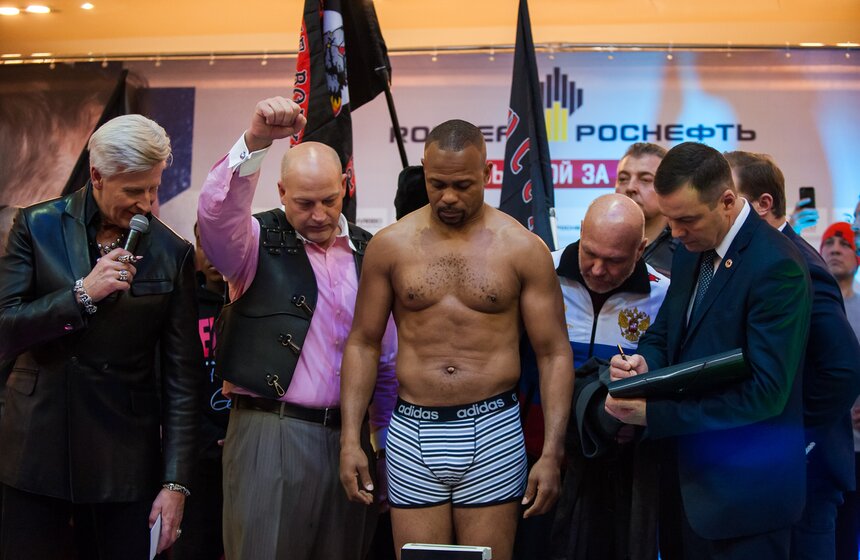 Взвешивание боксеров супербоя "Рой Джонс vs Энцо Маккаринелли" 10 фото