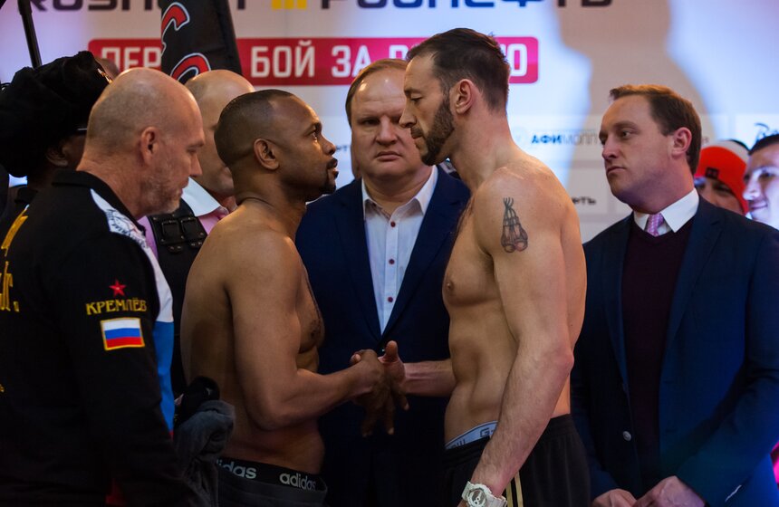 Взвешивание боксеров супербоя "Рой Джонс vs Энцо Маккаринелли" 12 фото