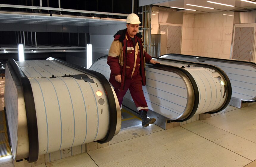 На станциях "Румянцево" и "Саларьево" ведутся отделочные работы 9 фото