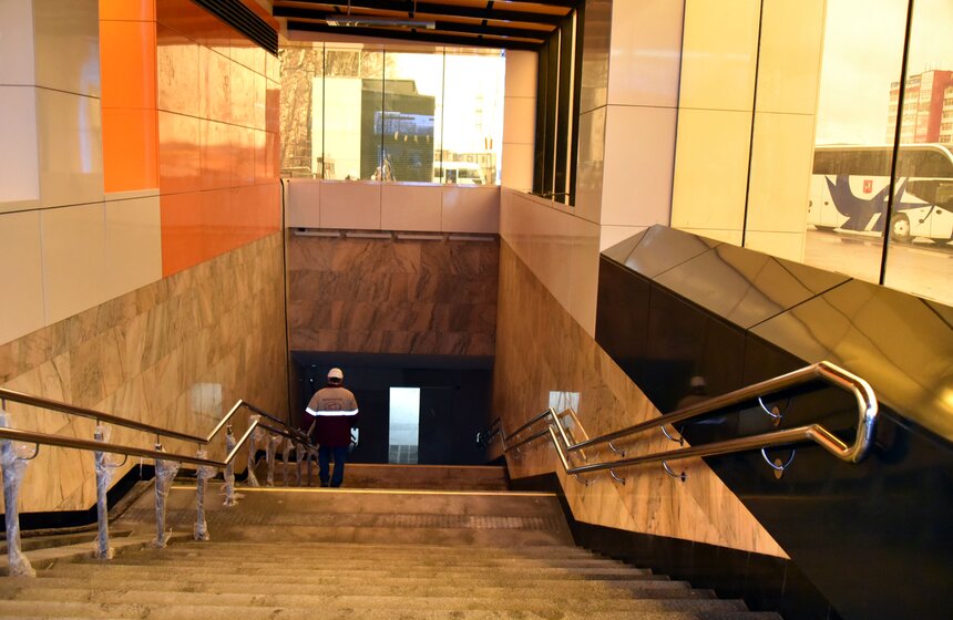 На станциях "Румянцево" и "Саларьево" ведутся отделочные работы 3 фото