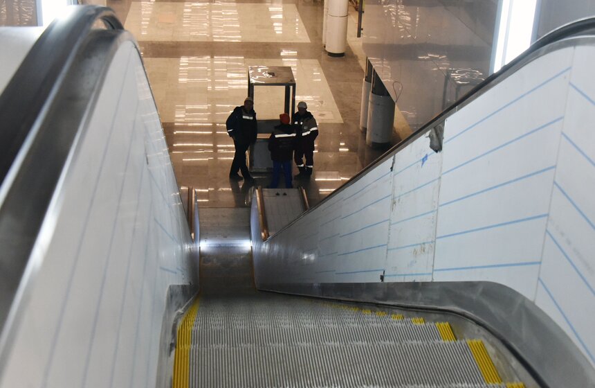 На станциях "Румянцево" и "Саларьево" ведутся отделочные работы 8 фото