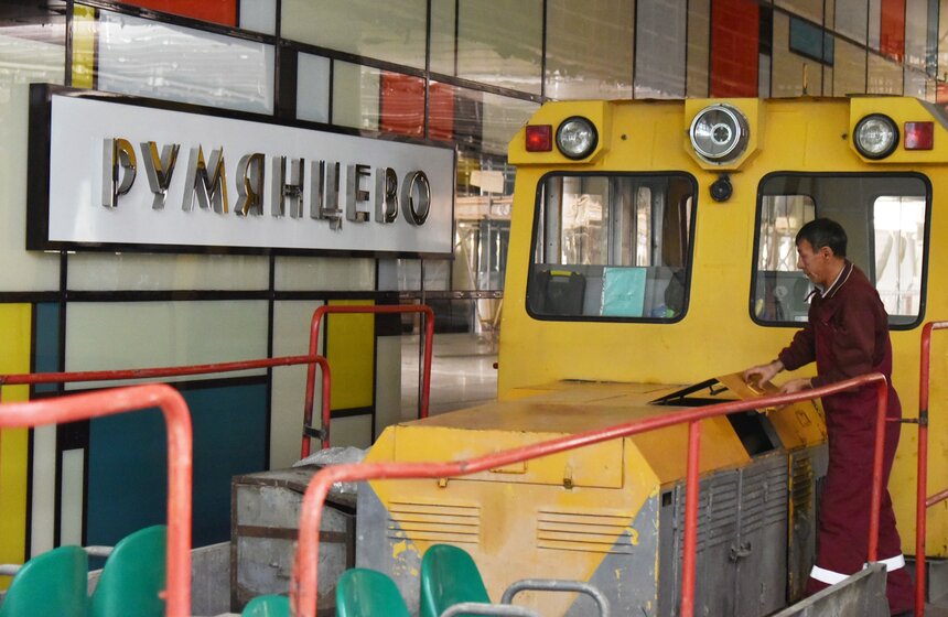 На станциях "Румянцево" и "Саларьево" ведутся отделочные работы 14 фото