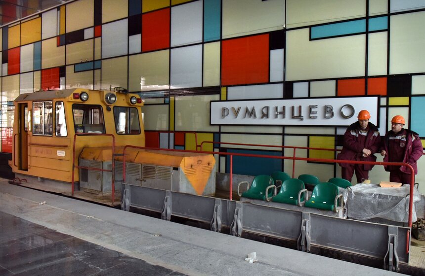 На станциях "Румянцево" и "Саларьево" ведутся отделочные работы 16 фото