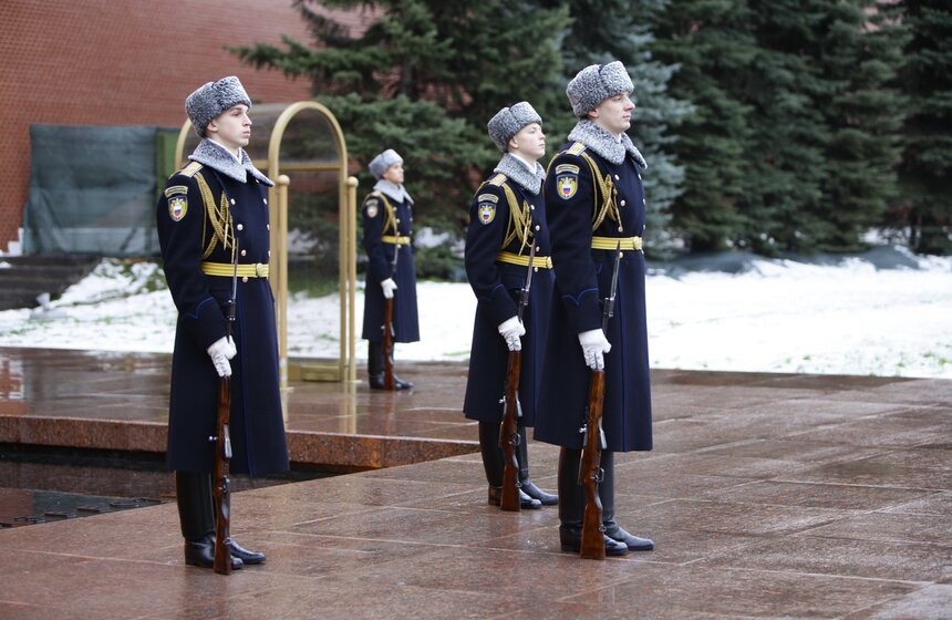 Сергей Собянин возложил венки к Могиле Неизвестного Солдата 4 фото