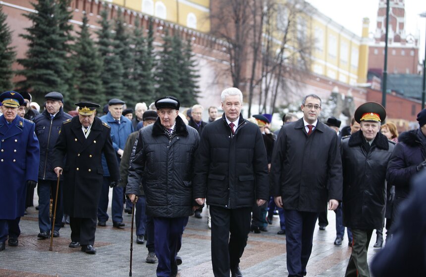 Сергей Собянин возложил венки к Могиле Неизвестного Солдата 13 фото