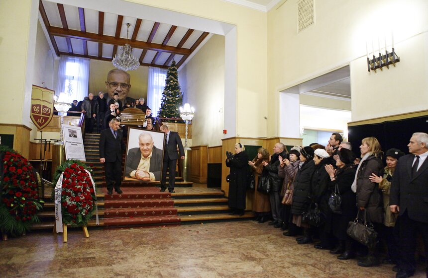 В столице простились с Эльдаром Рязановым 18 фото