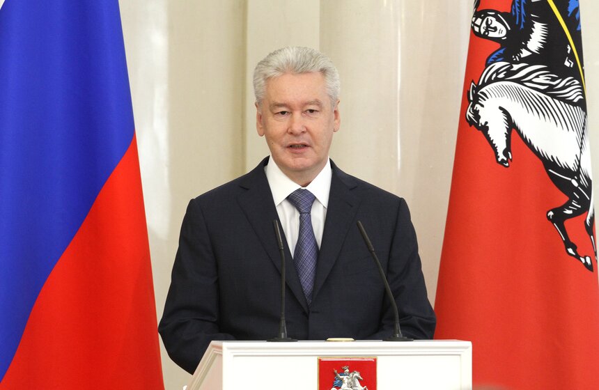 Сергей Собянин вручил 55-тысячную лицензию на такси 5 фото