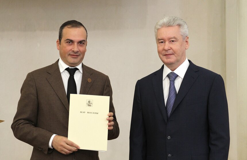 Сергей Собянин вручил 55-тысячную лицензию на такси 9 фото