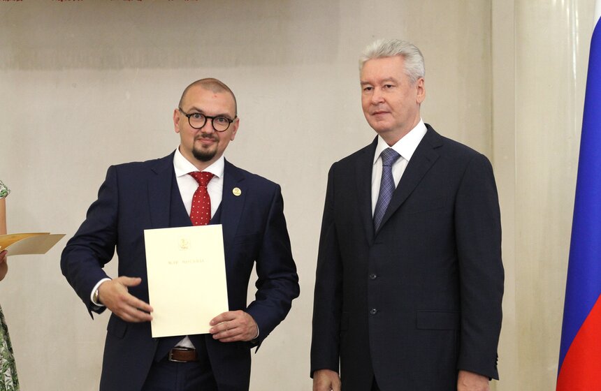 Сергей Собянин вручил 55-тысячную лицензию на такси 11 фото