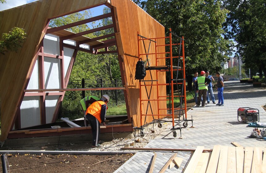 Мэр осмотрел ход благоустройства парка в Олимпийской деревне 15 фото