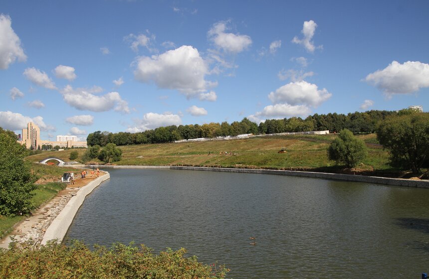 Мэр осмотрел ход благоустройства парка в Олимпийской деревне 10 фото