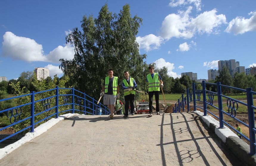 Мэр осмотрел ход благоустройства парка в Олимпийской деревне 11 фото