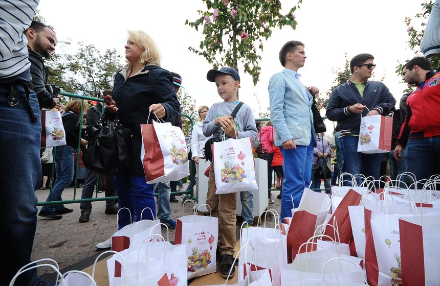 В центре столицы освятили пять тонн яблок 16 фото