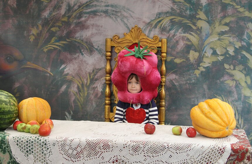 В столице испекли гигантскую шарлотку 4 фото