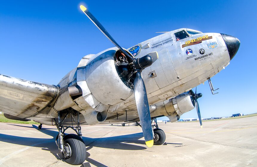 На МАКС прилетели легендарные американские самолеты Douglas 28 фото