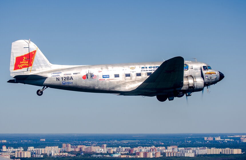 На МАКС прилетели легендарные американские самолеты Douglas 17 фото