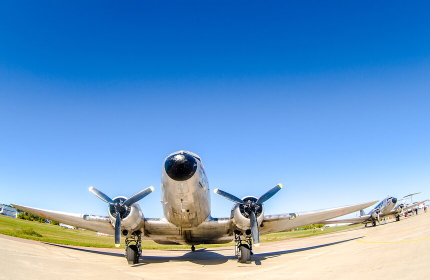 На МАКС прилетели легендарные американские самолеты Douglas 26 фото