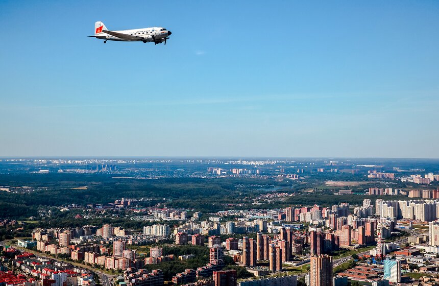 На МАКС прилетели легендарные американские самолеты Douglas 19 фото