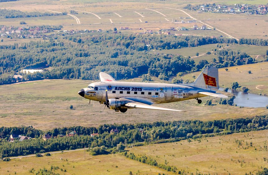 На МАКС прилетели легендарные американские самолеты Douglas 21 фото