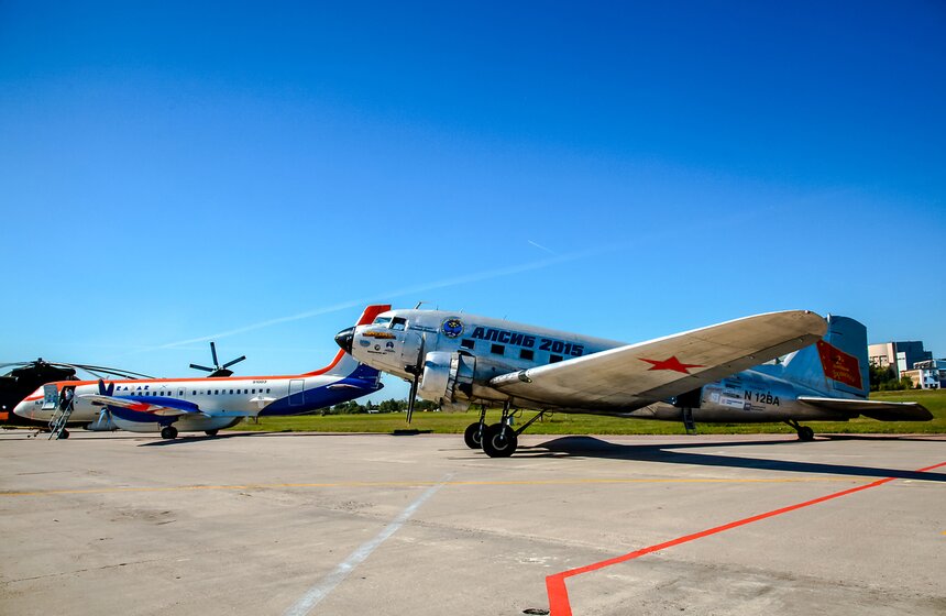 На МАКС прилетели легендарные американские самолеты Douglas 23 фото