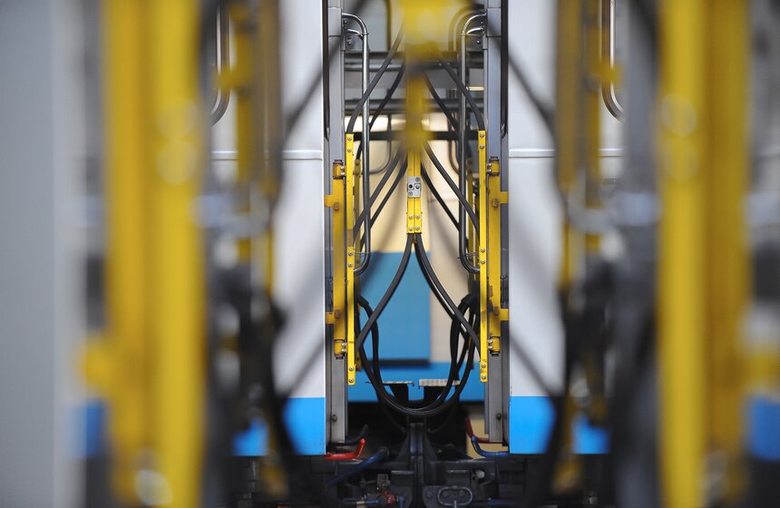 Ко Дню флага в метро запустили тематический поезд 9 фото