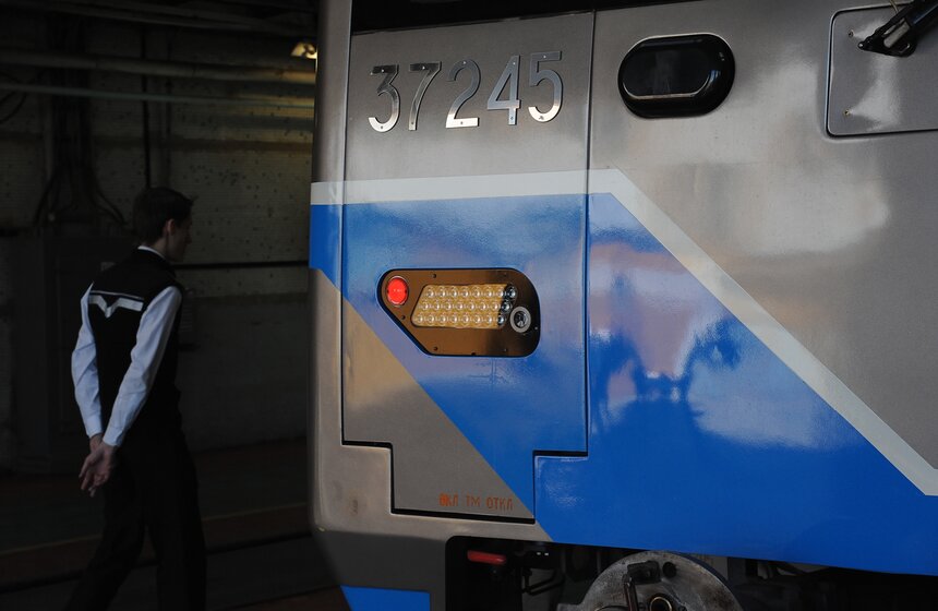 Ко Дню флага в метро запустили тематический поезд 12 фото