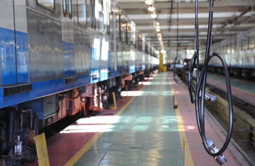 Ко Дню флага в метро запустили тематический поезд 13 фото