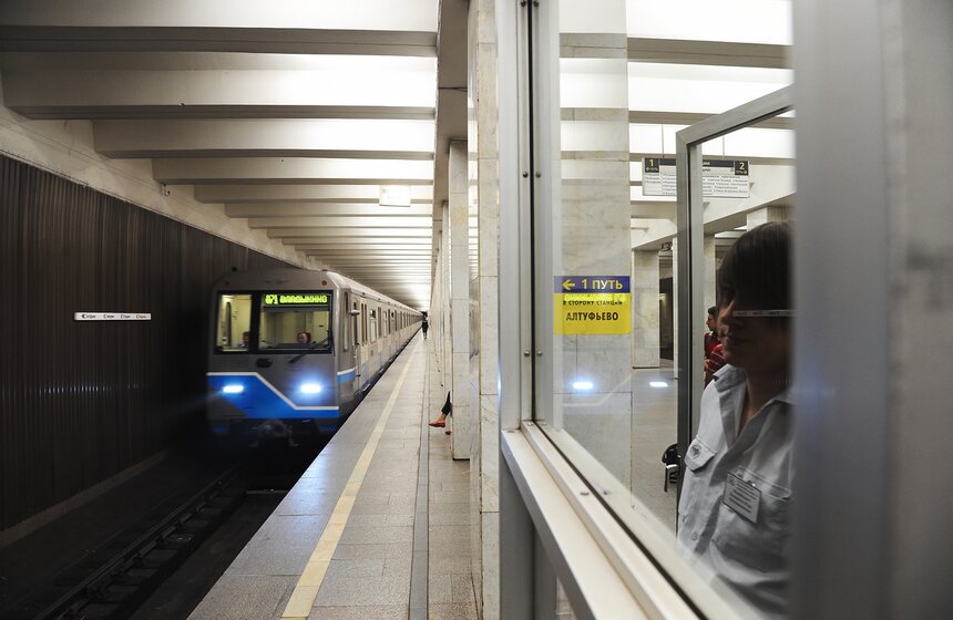 Ко Дню флага в метро запустили тематический поезд 2 фото