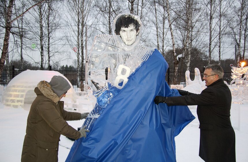 Арт-галерея "Звезды изо льда" открылась в парке "Сокольники" 1 фото