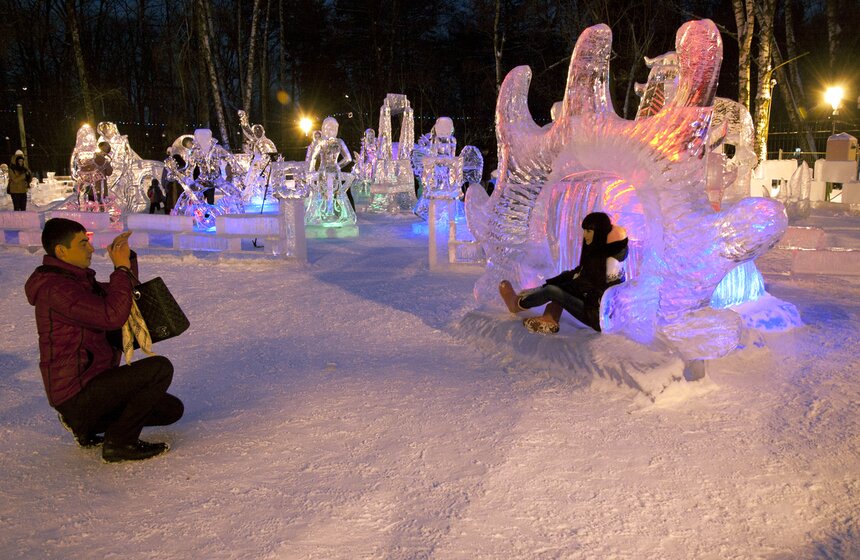 Арт-галерея "Звезды изо льда" открылась в парке "Сокольники" 18 фото