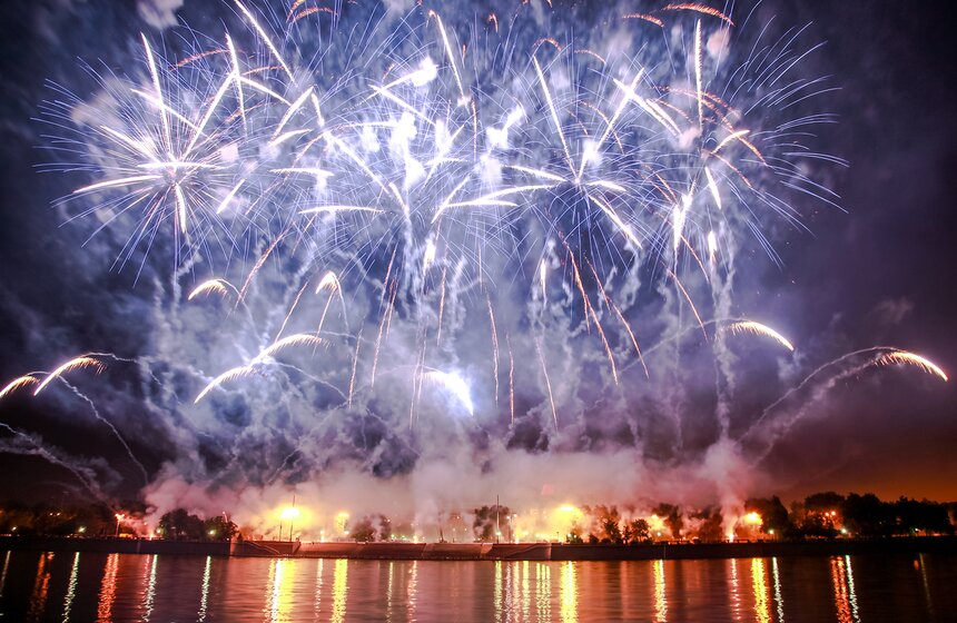 В столице проходит международный фестиваль фейерверков 12 фото