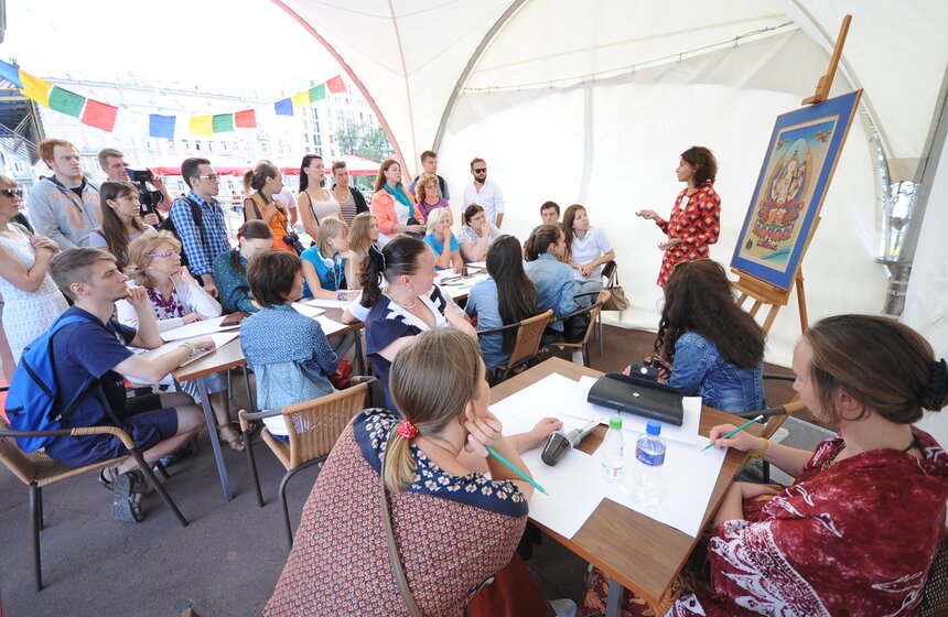 На Пушскинской площади поставили исполняющую желания ступу 13 фото