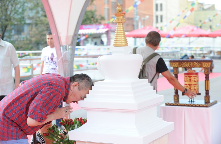 На Пушскинской площади поставили исполняющую желания ступу 2 фото