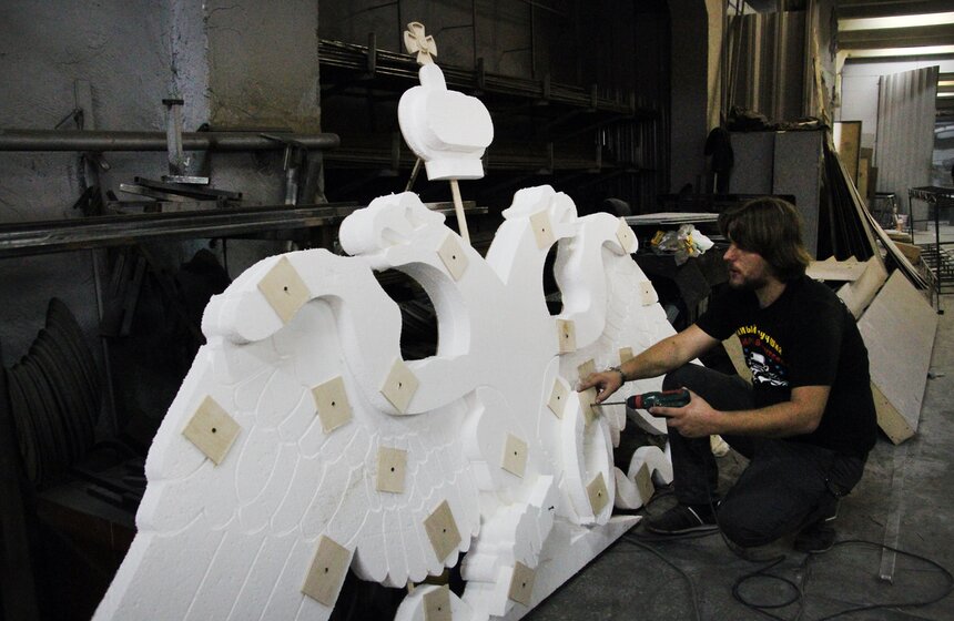 Как создают триумфальные арки ко Дню города 12 фото