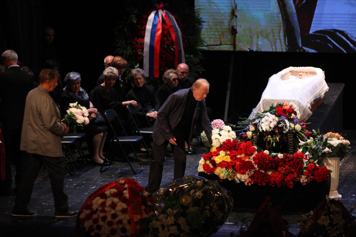 Прощание с игорем. Похороны Игоря Арташонова. Лев Дуров прощание и похороны.